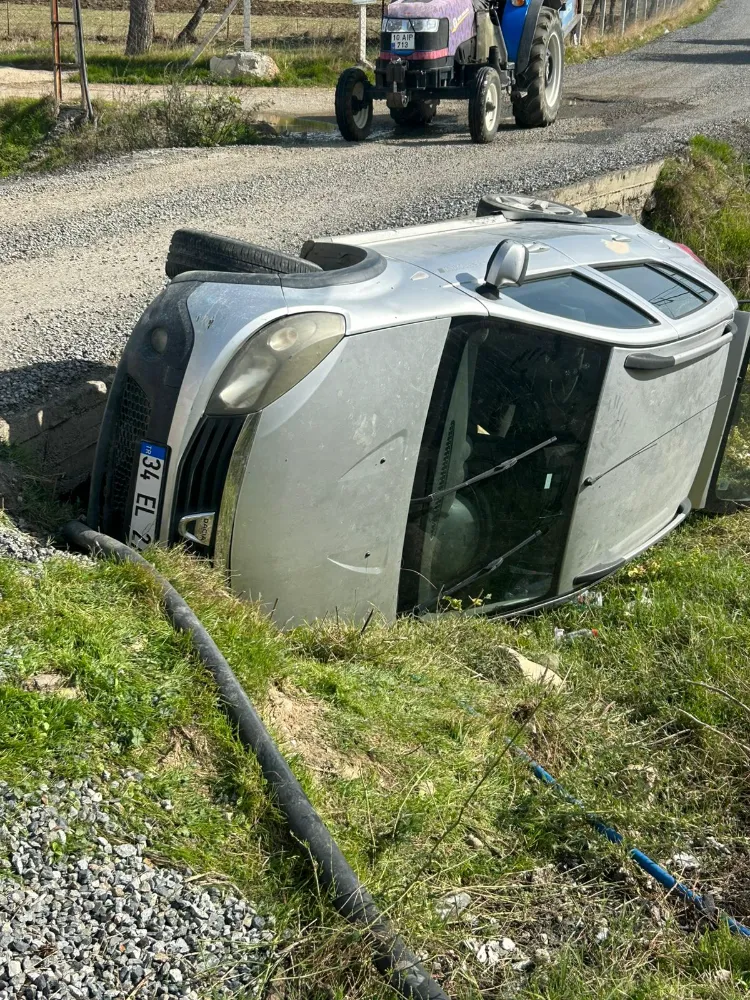 OTOMOBİL DERE YATAĞINA DEVRİLDİ 