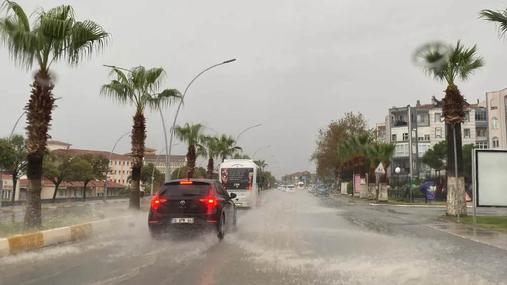 AYVALIK YAĞMURA DOYDU