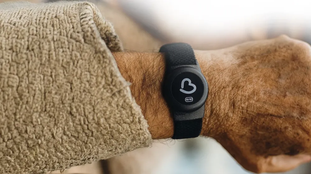 Büyükşehirden Alzheimer, Demans ve Otizm Hastalarına “Akıllı Takip Cihazı Desteği”