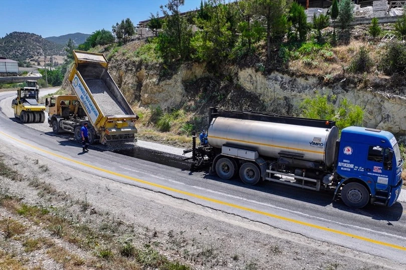 Denizli Büyükşehir’in asfalt mesaisi başladı