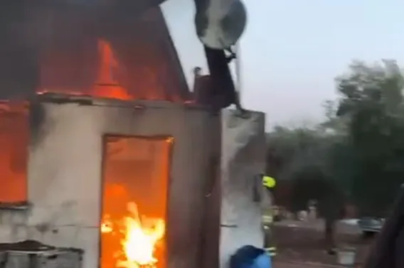 AVŞA ADASI’NDA DEPO YANGINI