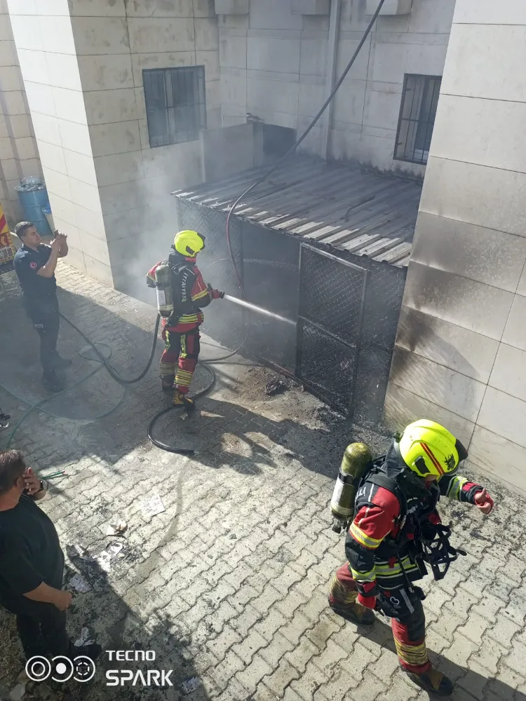Edremit Adalet Sarayı’ndaki Yangın Kısa Sürede Söndürüldü
