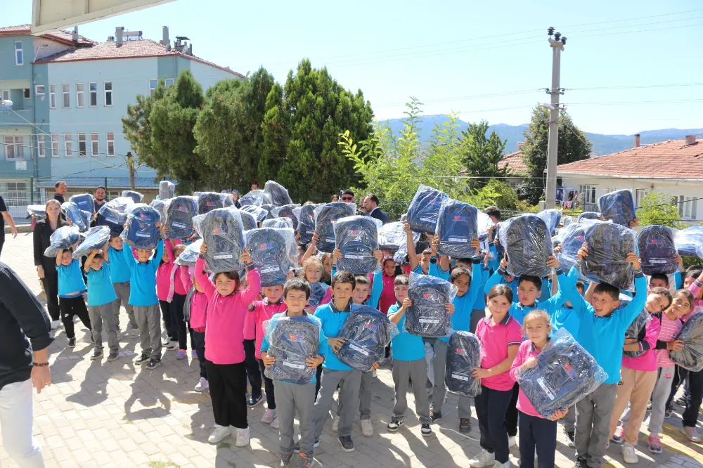 TKDK’dan Sındırgı’daki Öğrencilere Kırtasiye ve Eğitim Desteği